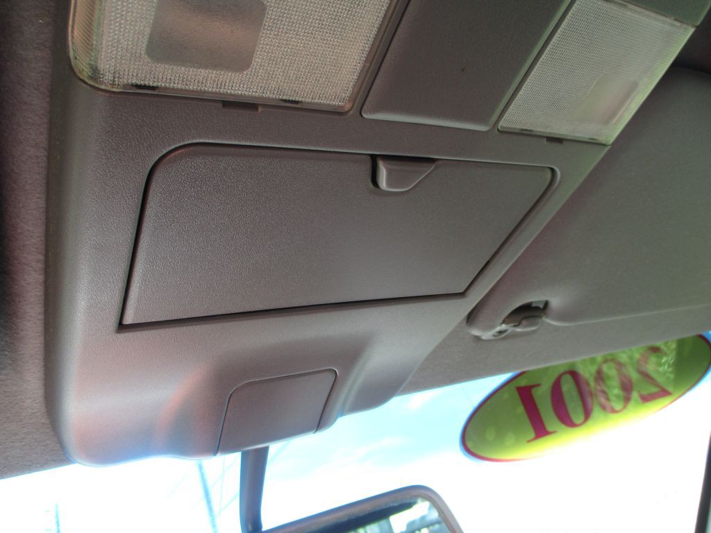 2001 Nissan Pathfinder Image 13