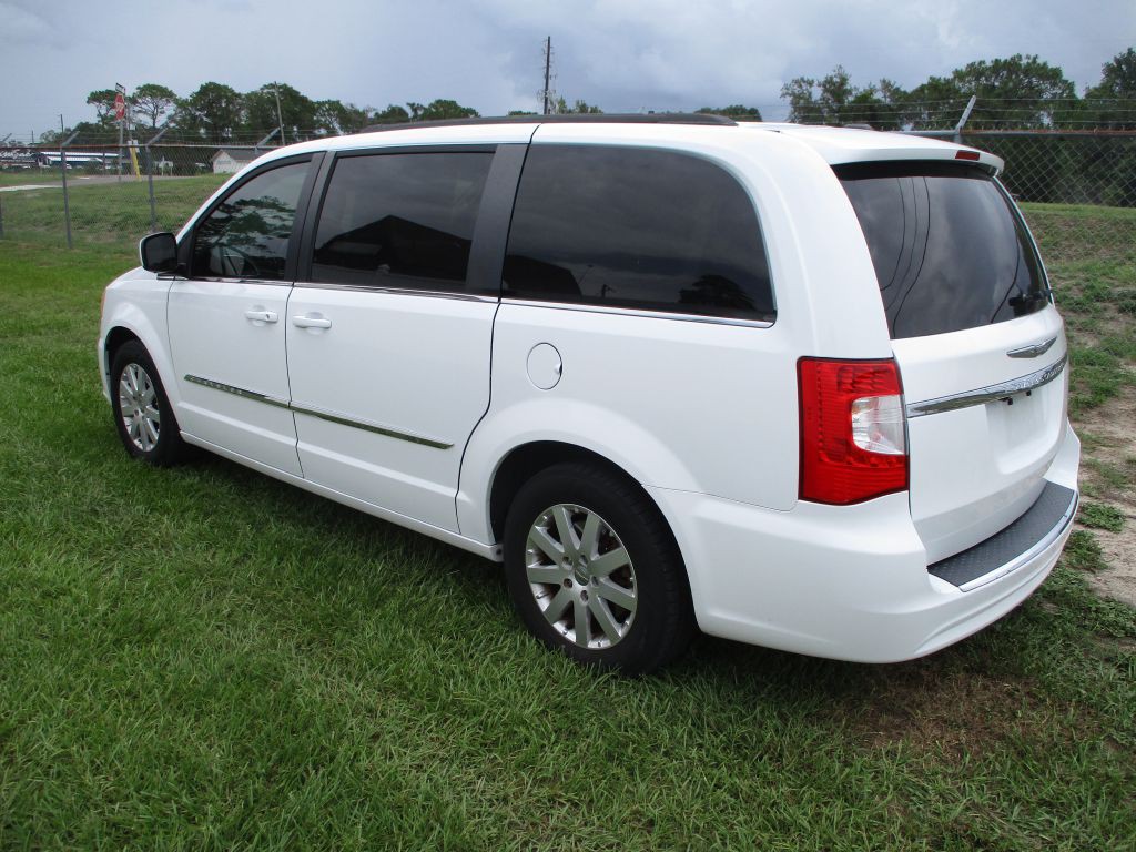 2014 Chrysler Town & Country Image 5