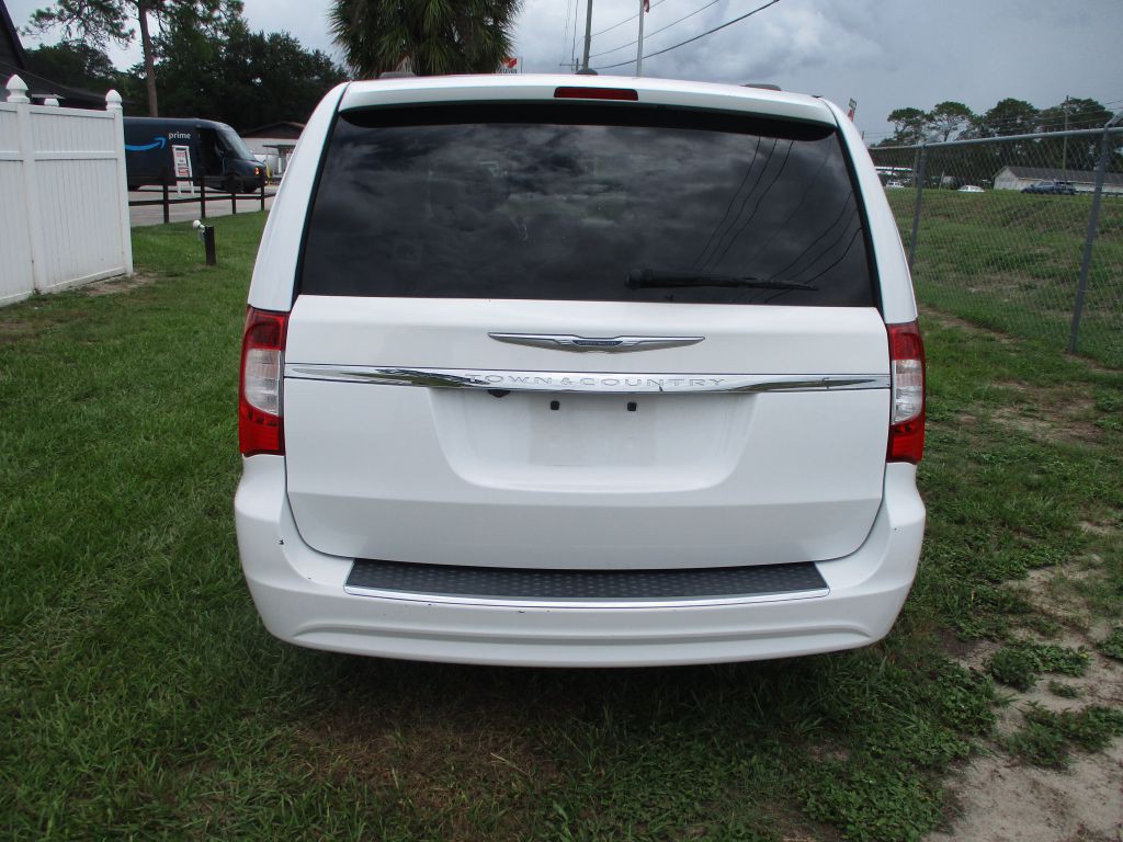 2014 Chrysler Town & Country Image 6