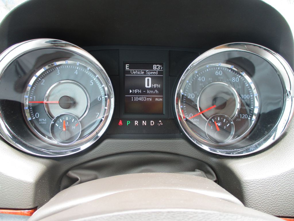 2014 Chrysler Town & Country Image 10