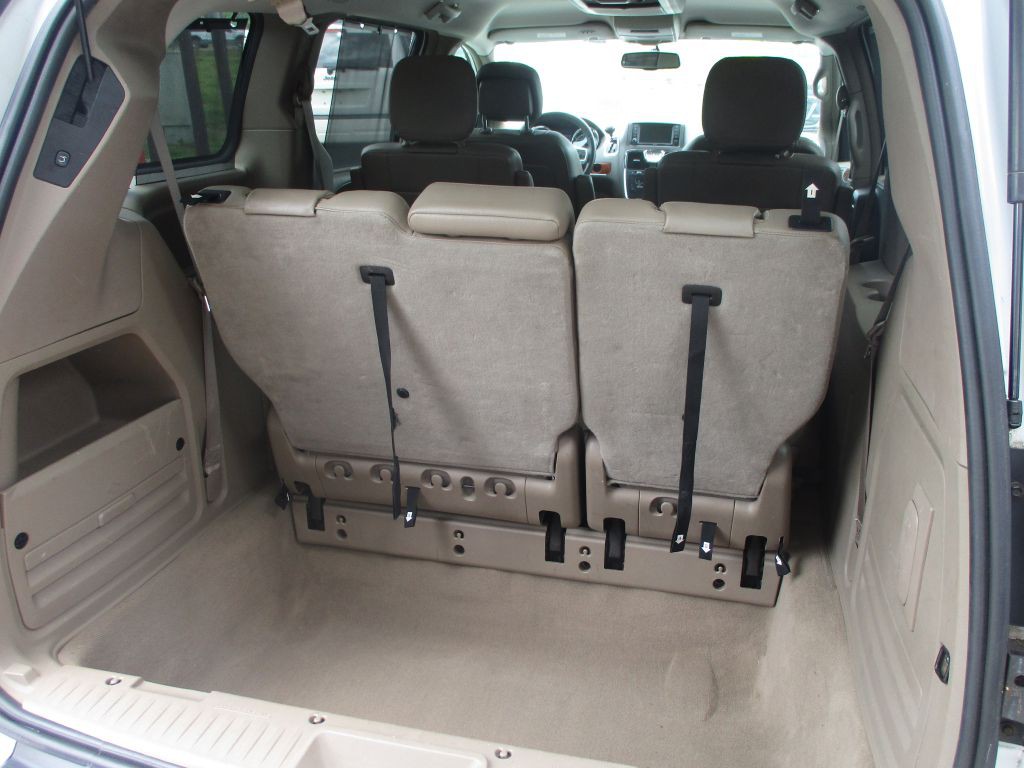 2014 Chrysler Town & Country Image 16