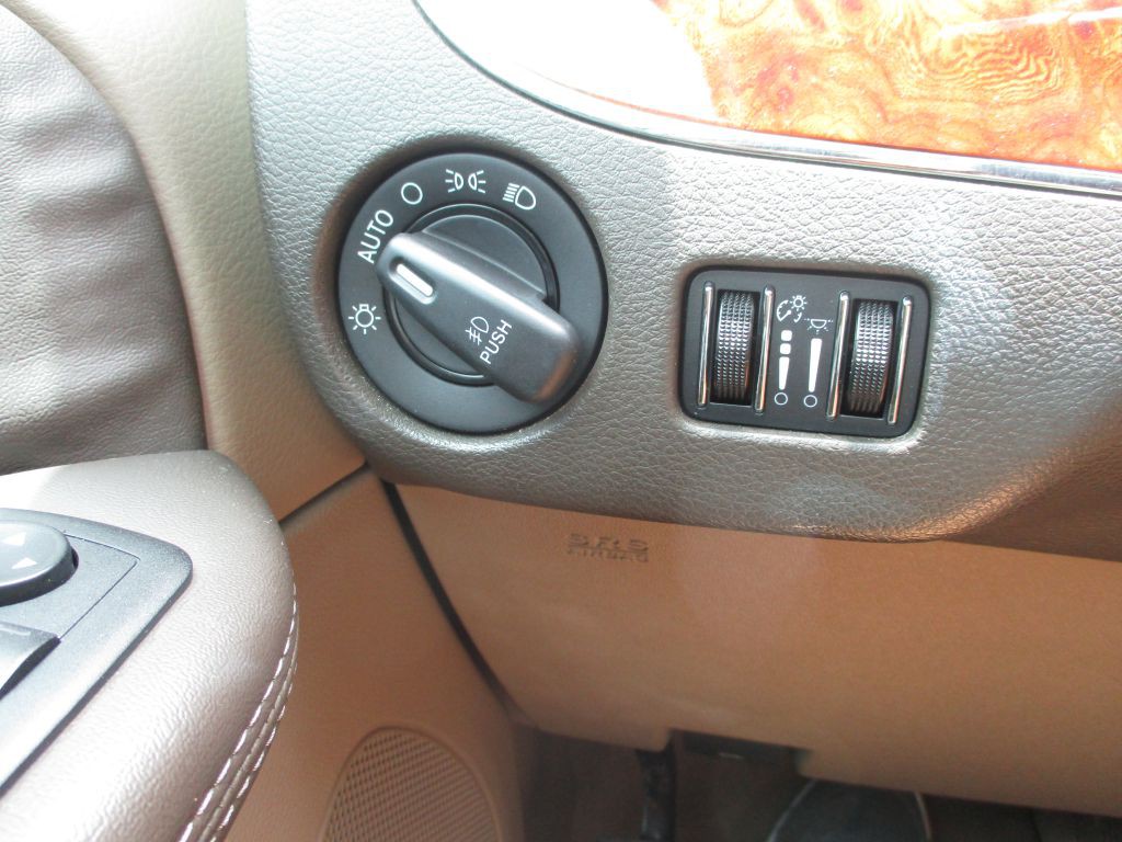 2014 Chrysler Town & Country Image 21