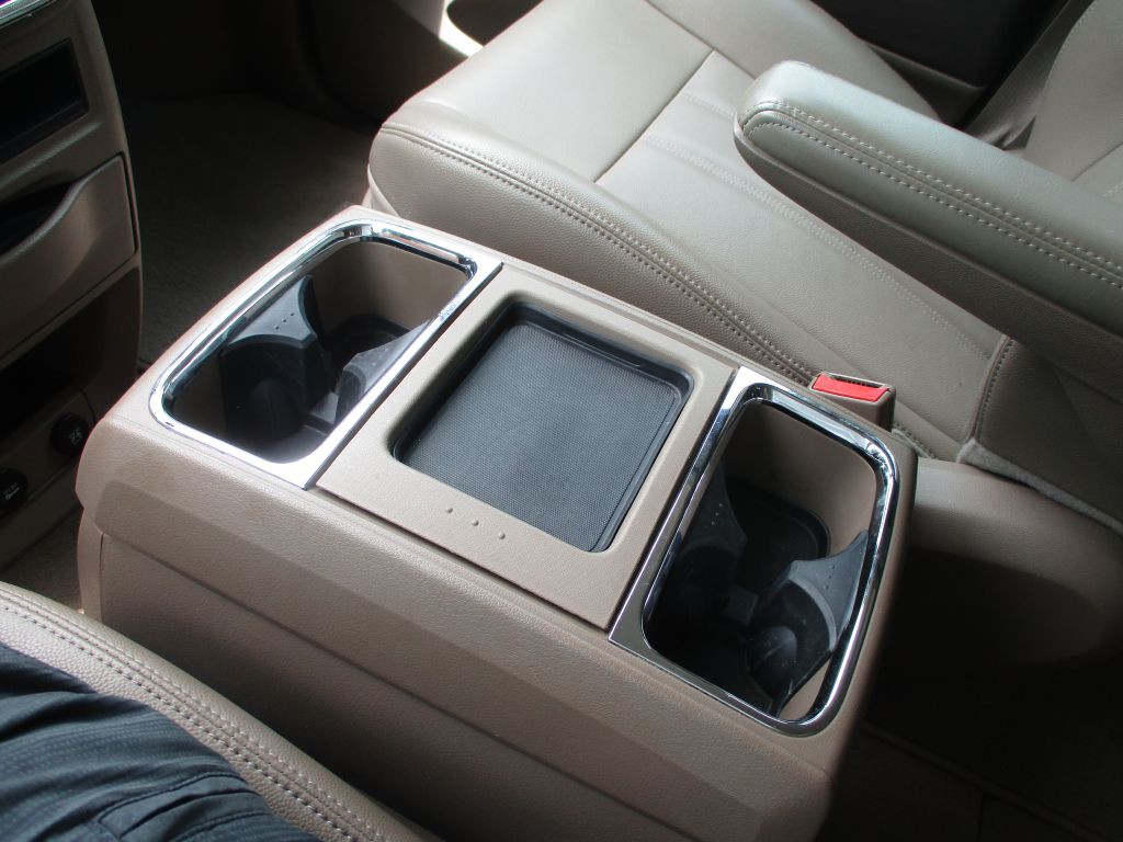 2014 Chrysler Town & Country Image 22