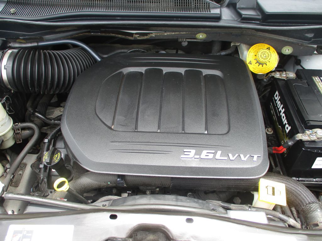 2014 Chrysler Town & Country Image 23
