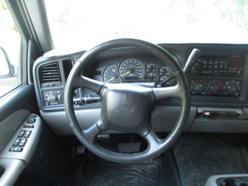 2001 Chevrolet Tahoe Image 8