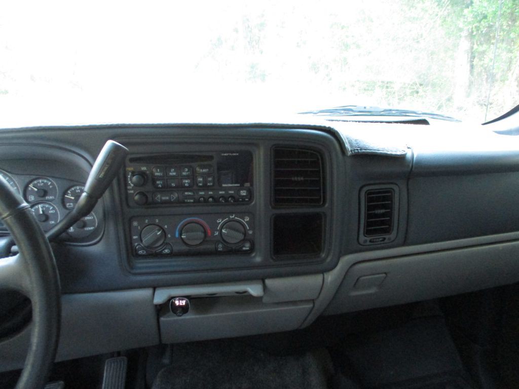 2001 Chevrolet Tahoe Image 9