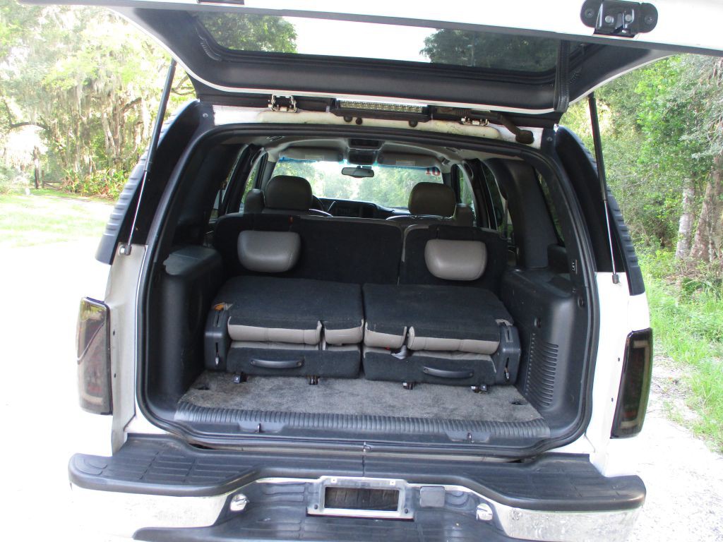 2001 Chevrolet Tahoe Image 10