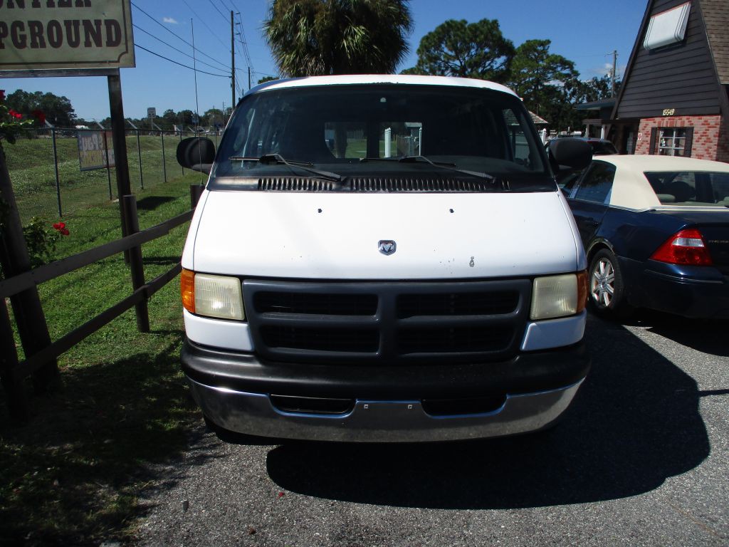 2002 Dodge Ram Van Image 2