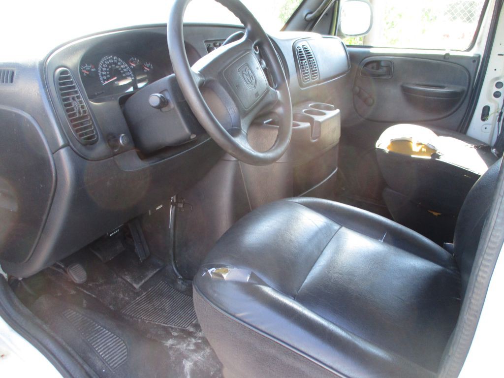 2002 Dodge Ram Van Image 6