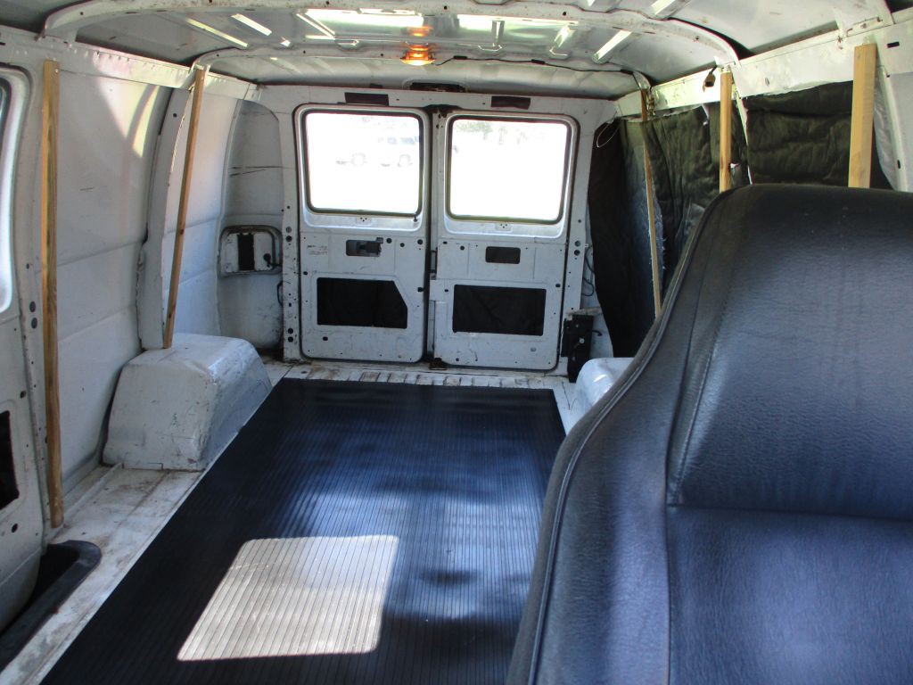 2002 Dodge Ram Van Image 8