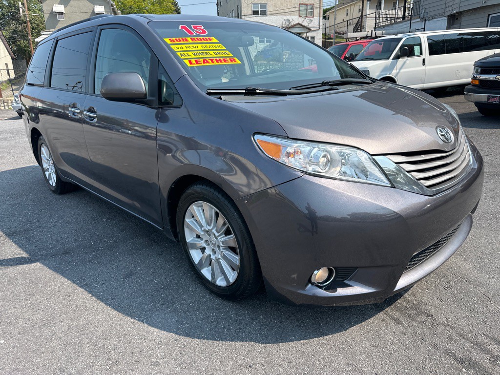 2015 Toyota Sienna Image 8