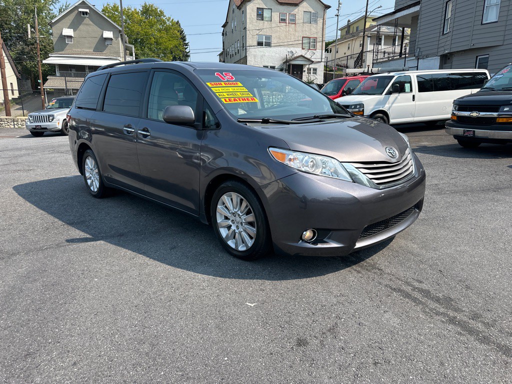 2015 Toyota Sienna Image 9