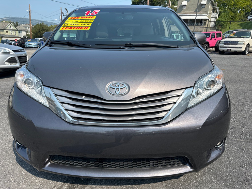 2015 Toyota Sienna Image 10