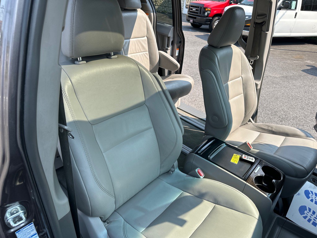 2015 Toyota Sienna Image 18
