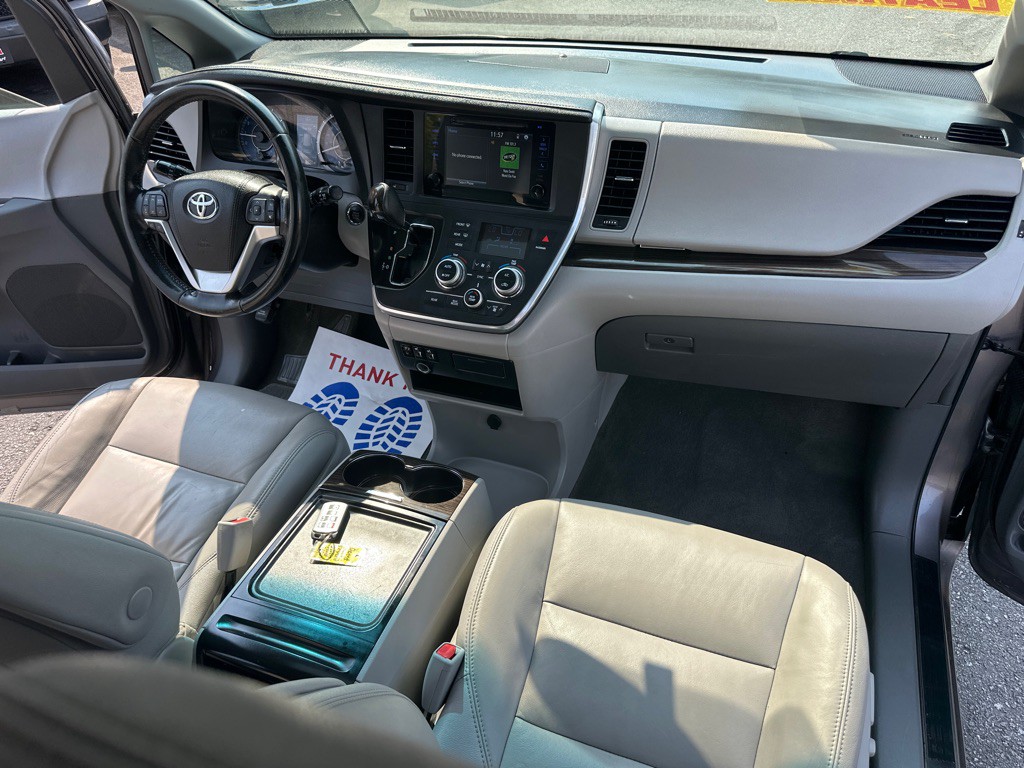 2015 Toyota Sienna Image 23