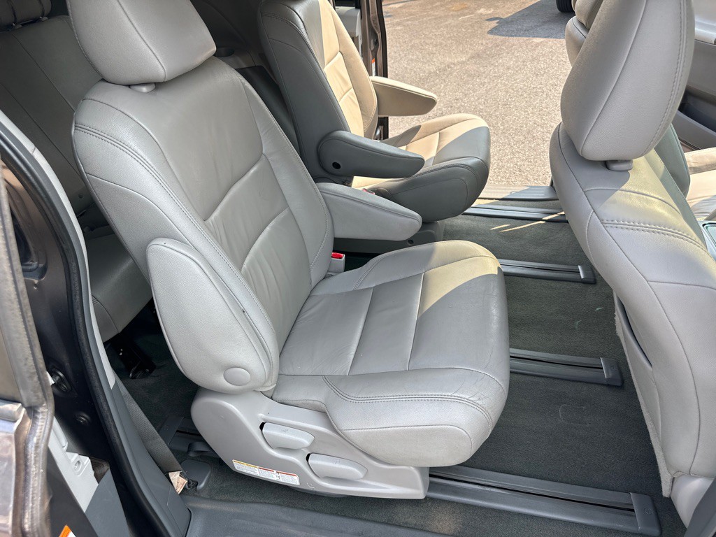 2015 Toyota Sienna Image 27