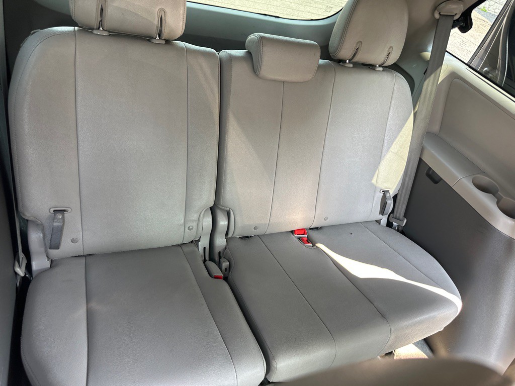 2015 Toyota Sienna Image 29