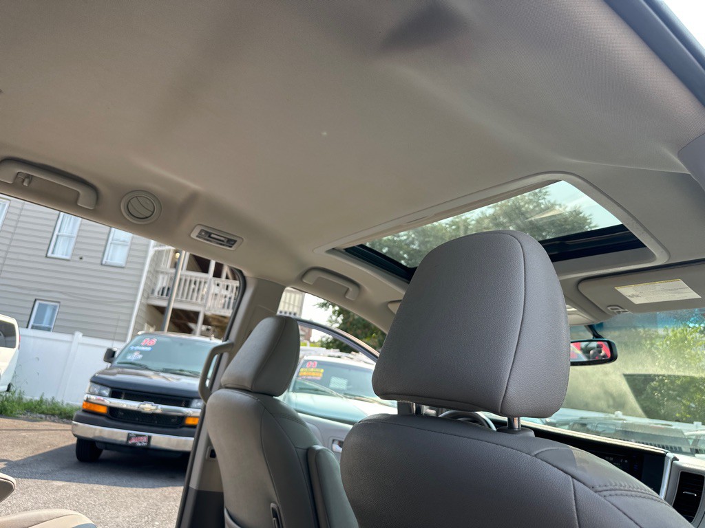 2015 Toyota Sienna Image 31