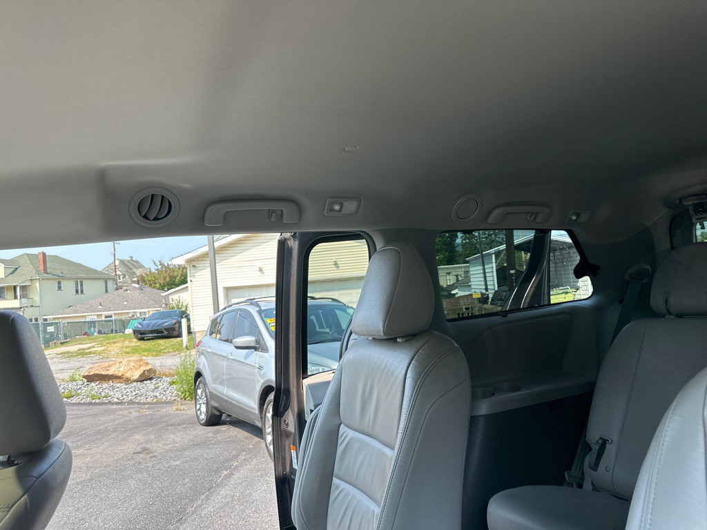 2015 Toyota Sienna Image 46
