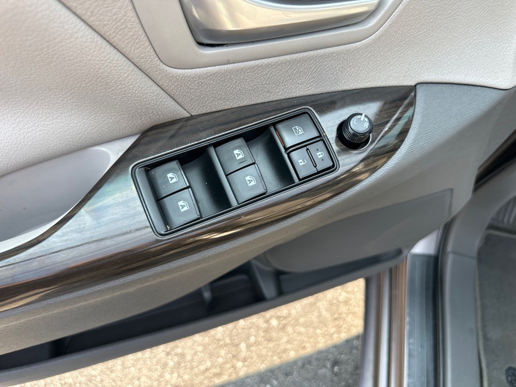 2015 Toyota Sienna Image 47