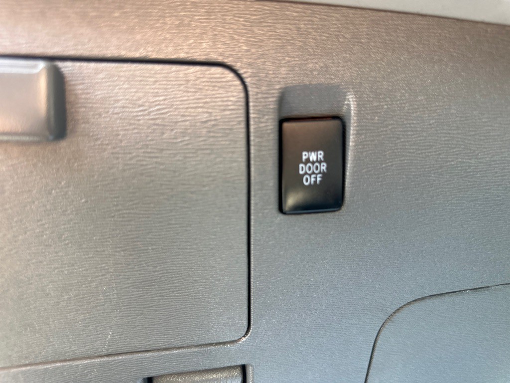 2015 Toyota Sienna Image 48