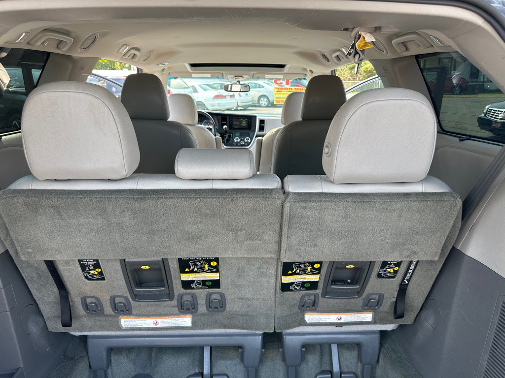 2015 Toyota Sienna Image 54