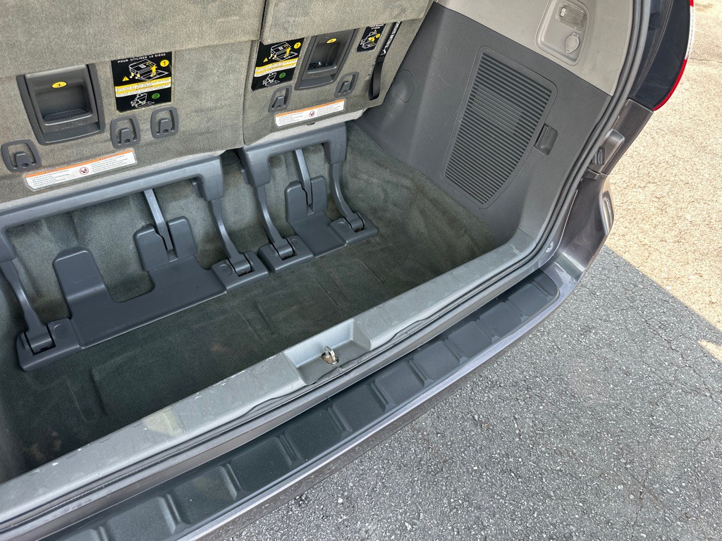 2015 Toyota Sienna Image 55