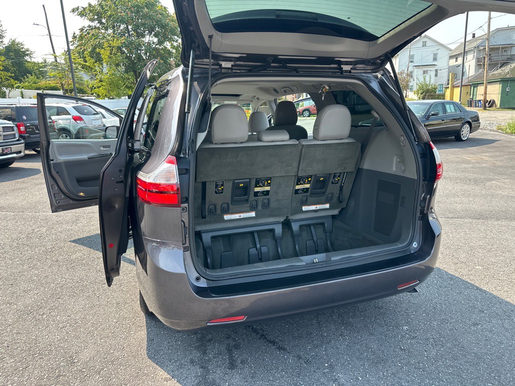 2015 Toyota Sienna Image 58