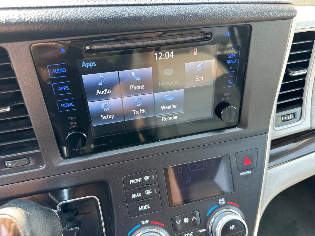 2015 Toyota Sienna Image 68