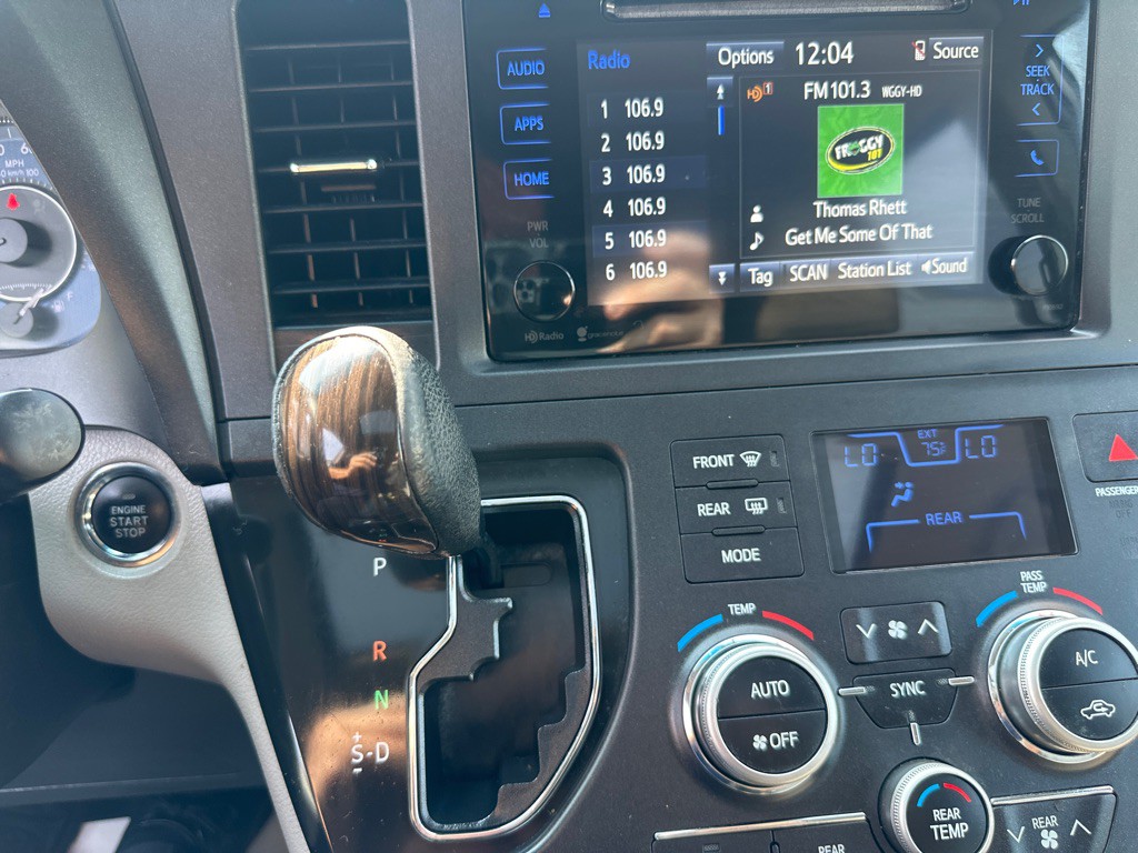 2015 Toyota Sienna Image 72