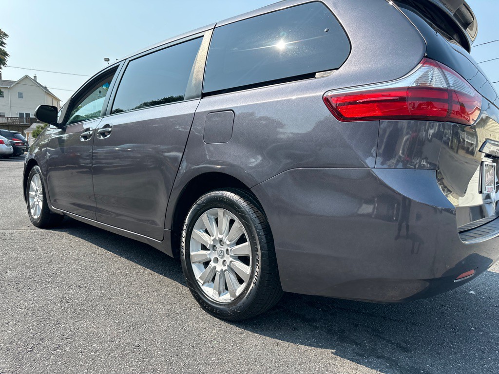 2015 Toyota Sienna Image 74