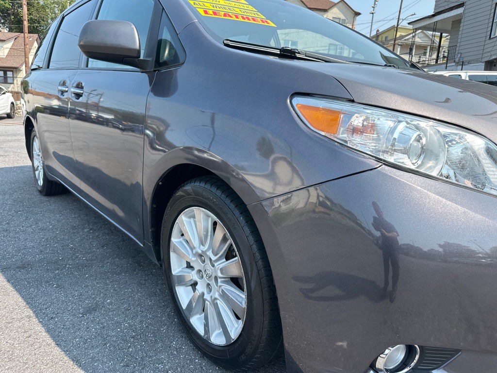 2015 Toyota Sienna Image 76