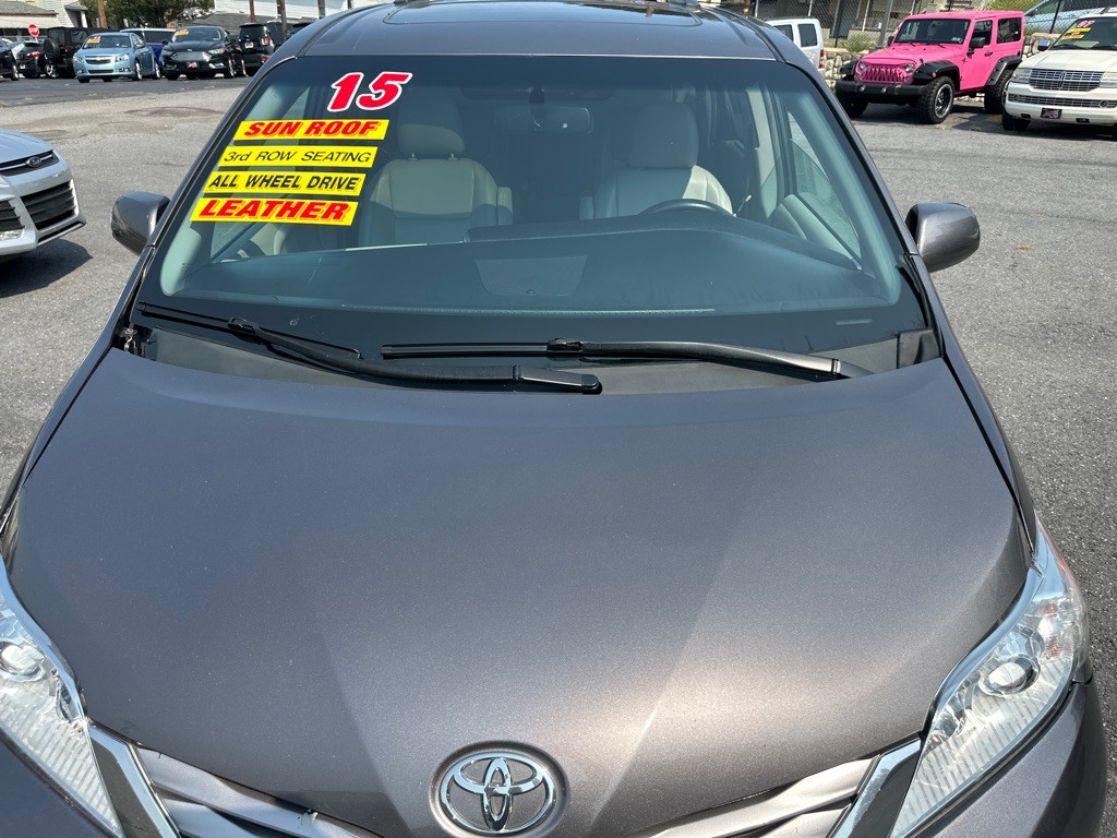 2015 Toyota Sienna Image 78