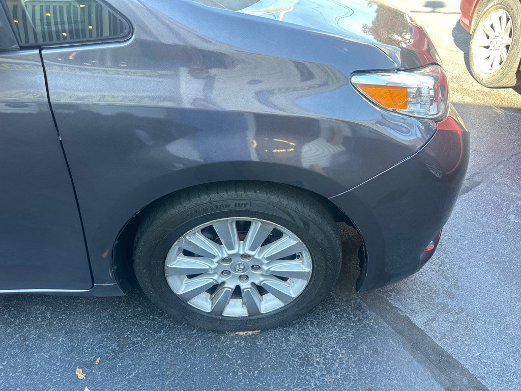 2015 Toyota Sienna Image 79