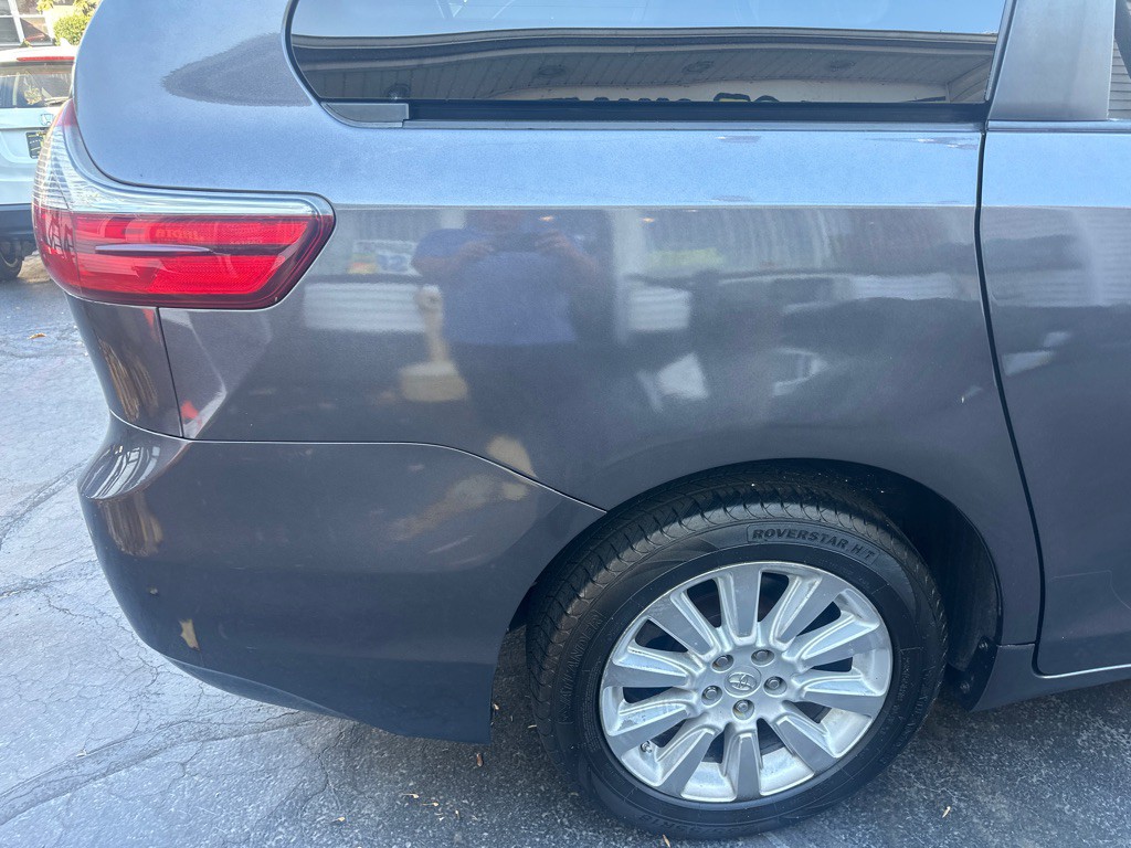 2015 Toyota Sienna Image 82