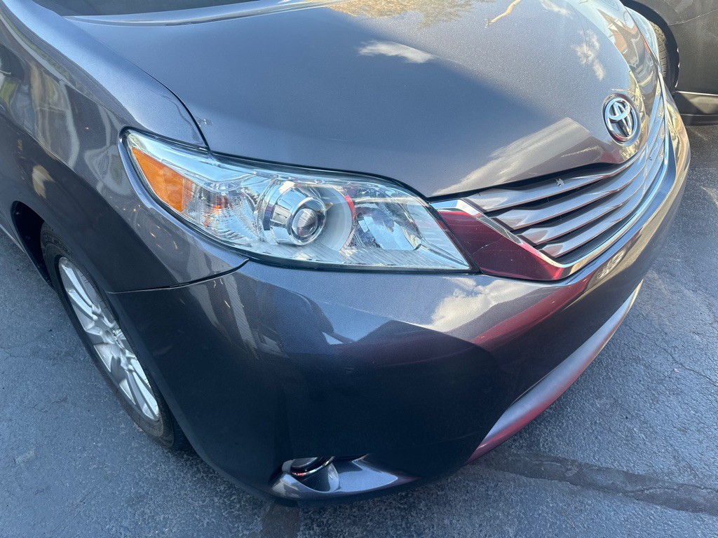 2015 Toyota Sienna Image 90