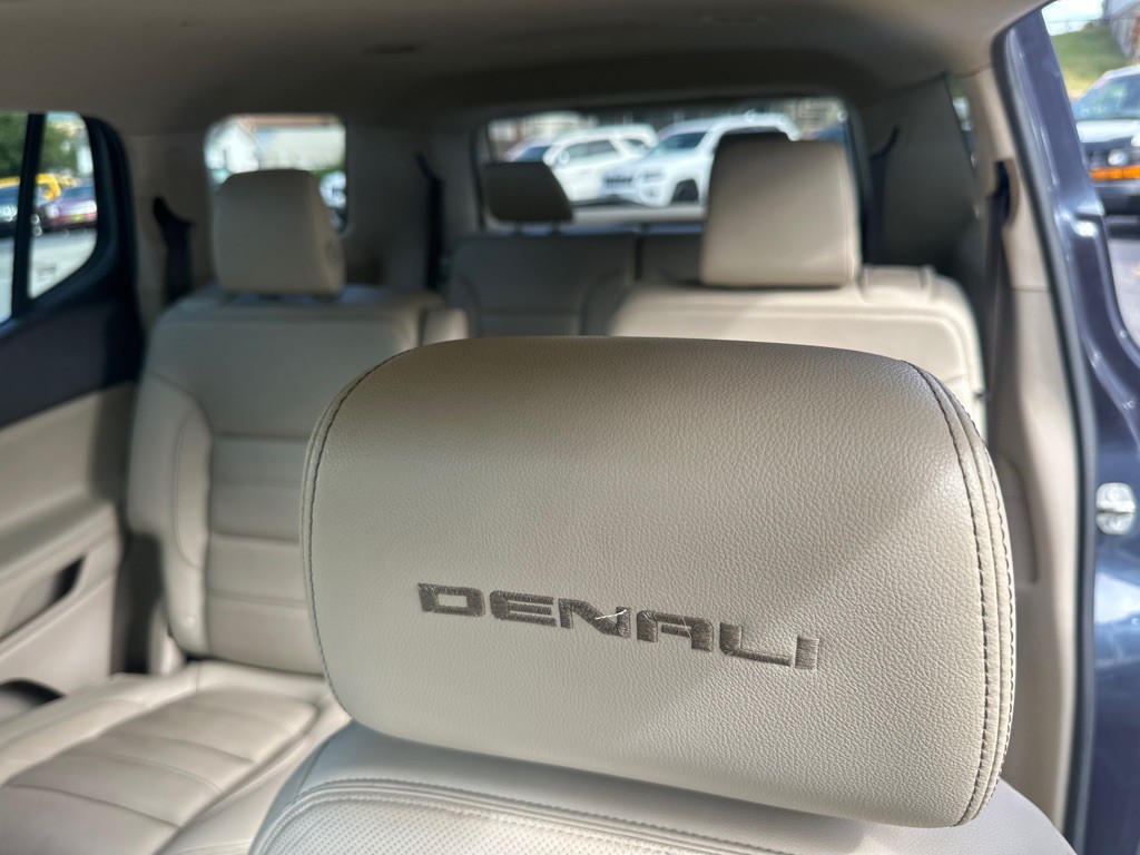 2018 GMC Acadia Image 18