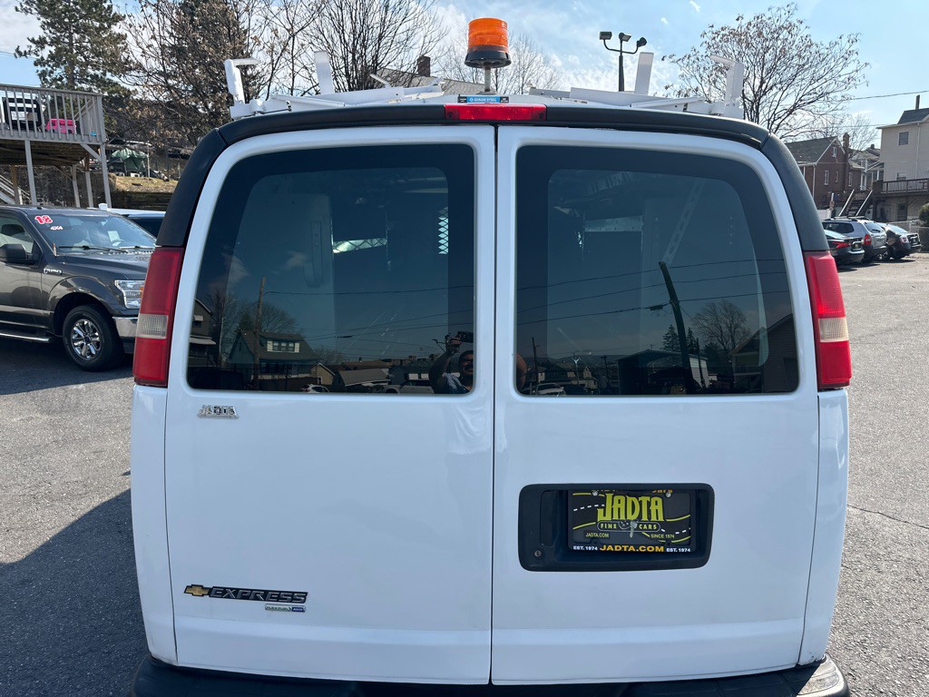 2011 Chevrolet Express Image 7