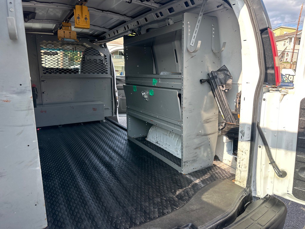 2011 Chevrolet Express Image 35