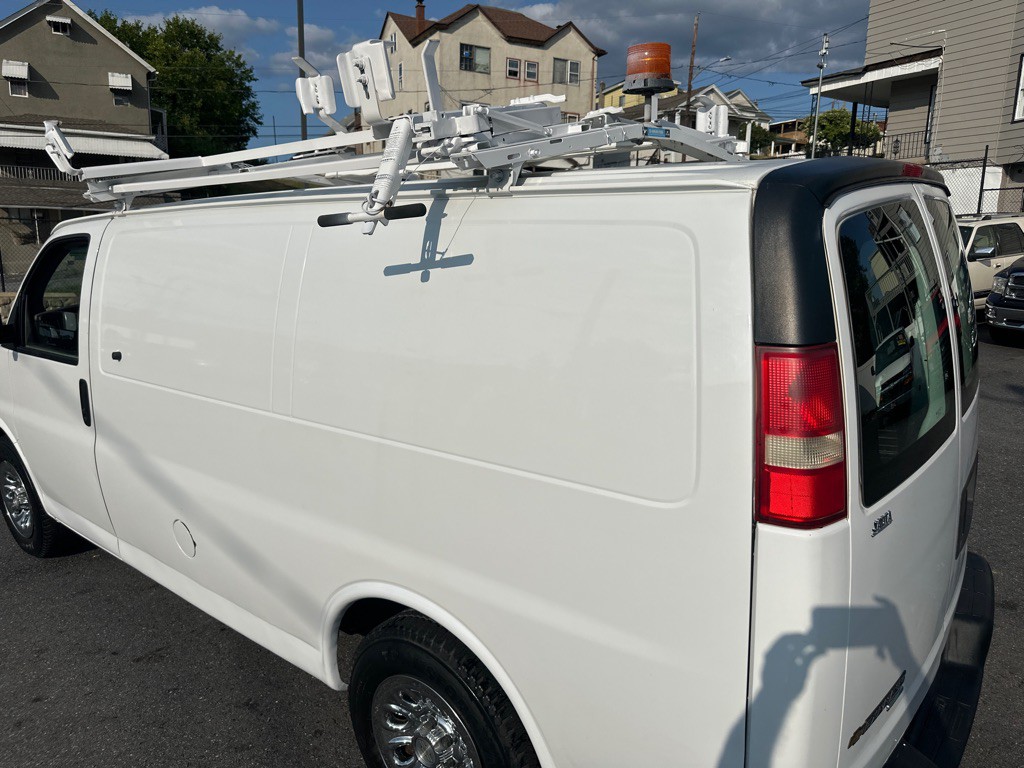 2011 Chevrolet Express Image 58
