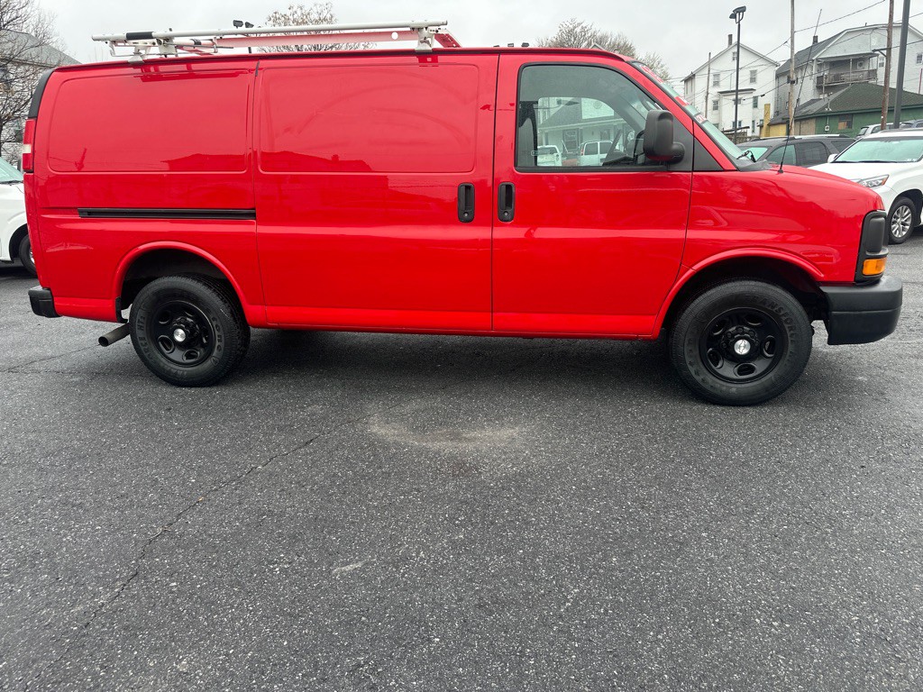 2015 Chevrolet Express Image 3