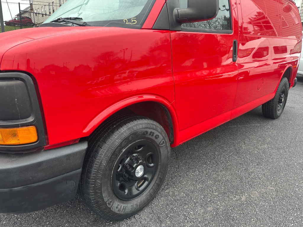2015 Chevrolet Express Image 10