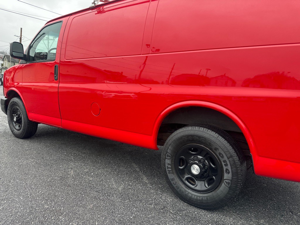 2015 Chevrolet Express Image 20