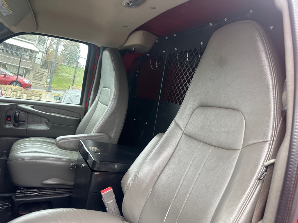 2015 Chevrolet Express Image 25