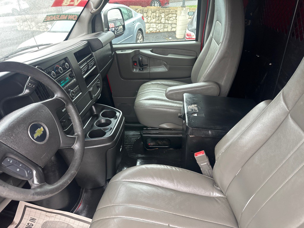 2015 Chevrolet Express Image 26