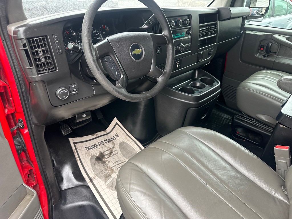 2015 Chevrolet Express Image 27