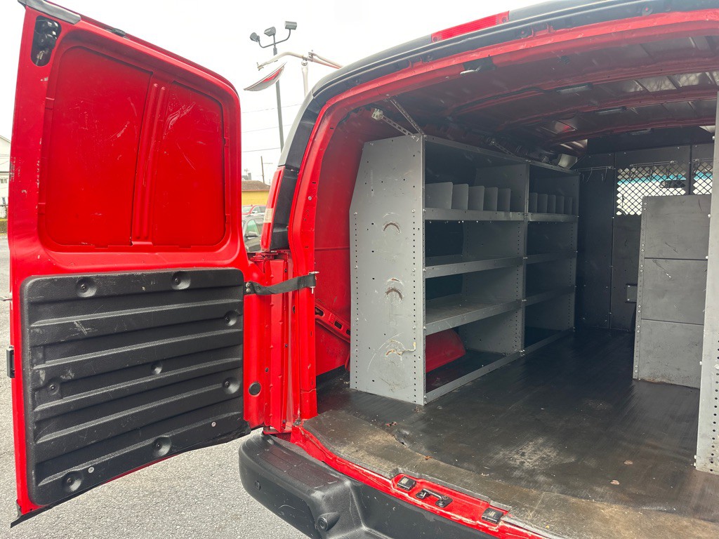 2015 Chevrolet Express Image 29