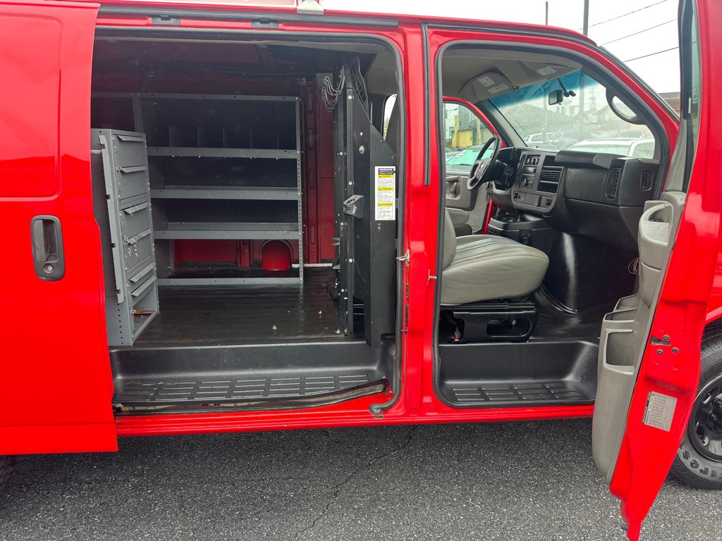 2015 Chevrolet Express Image 35