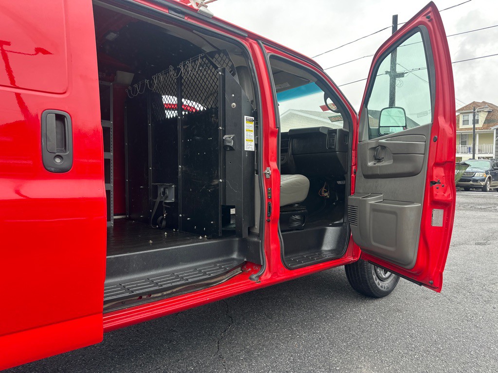 2015 Chevrolet Express Image 38