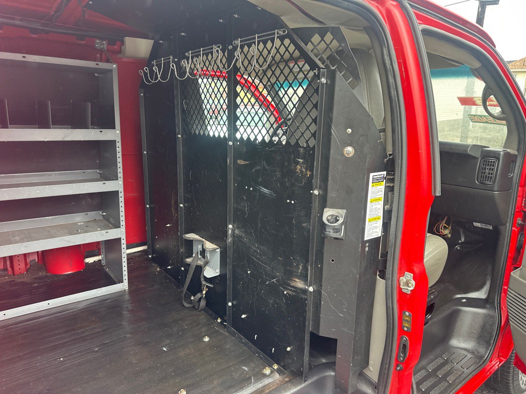 2015 Chevrolet Express Image 39